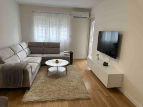 Stylish one bedroom apartment Central Point with GARAGE